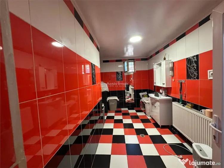 Casă cu 6 camere cu Teren 238 Mp în Central