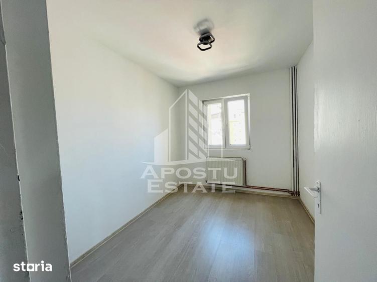 Apartament cu 4 camere decomandat în Central
