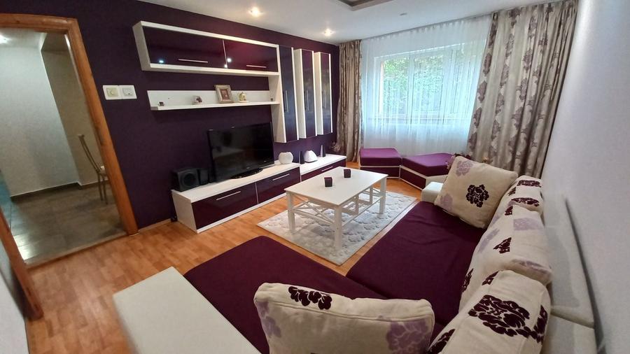 Apartament cu 3 camere decomandat în Cornitoiu