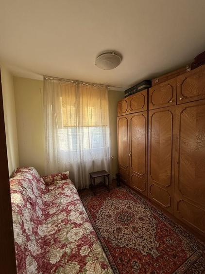 Apartament cu 3 camere semidecomandat în Drumul Carului