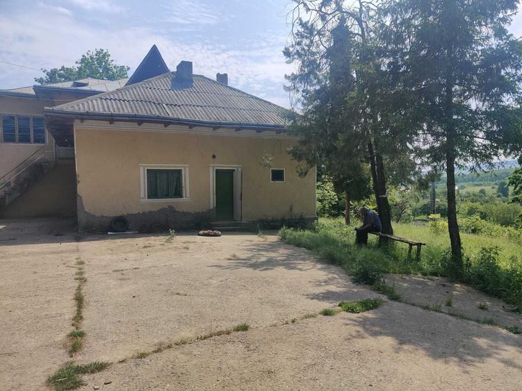 Spațiu comercial, de 1,500 mp, în Pârcovaci