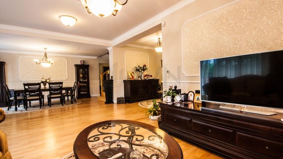 Casă individuală cu 9 camere cu Teren 750 Mp în Pipera