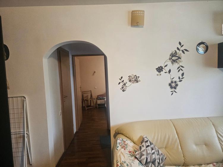 Apartament 3 camere  Podul Ros -Rond - 2