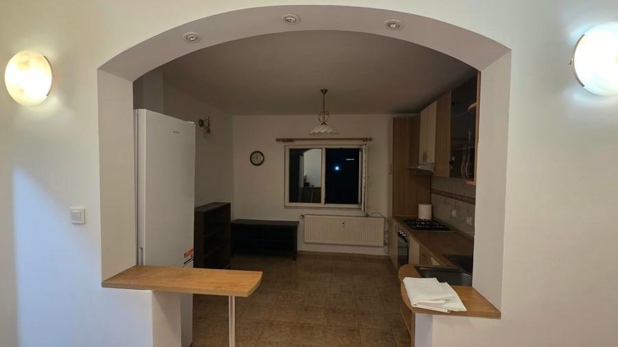 Apartament cu 2 camere decomandat în P-ța Victoriei