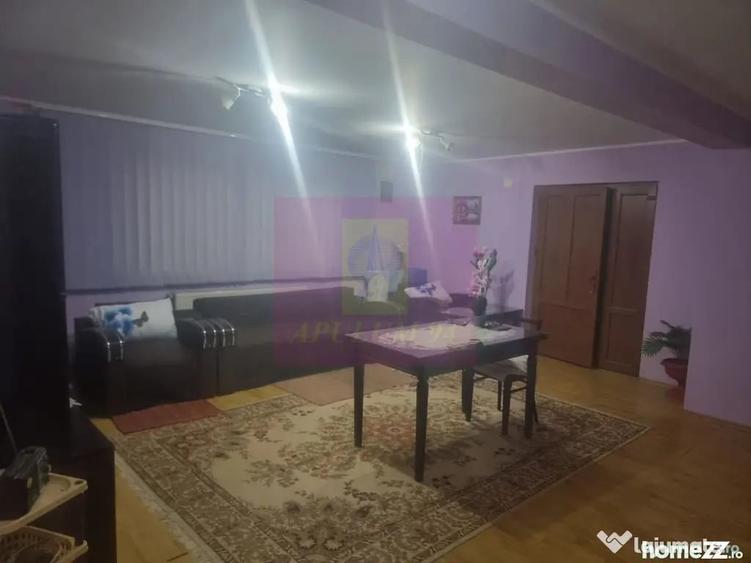Casă cu 7 camere cu Teren 1500 Mp în Islaz