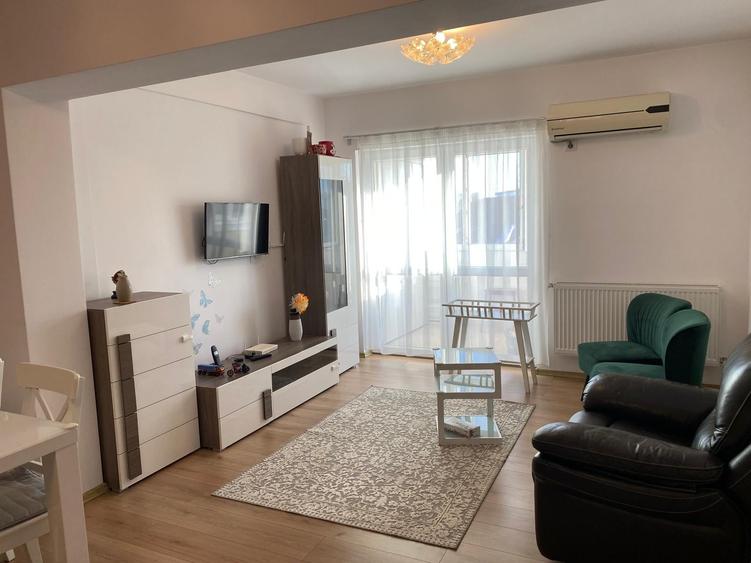 Apartament cu 3 camere semidecomandat, mobilat în Gara de Nord
