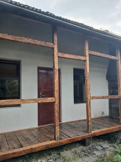 Casă cu 3 camere cu Teren 400 Mp în Central