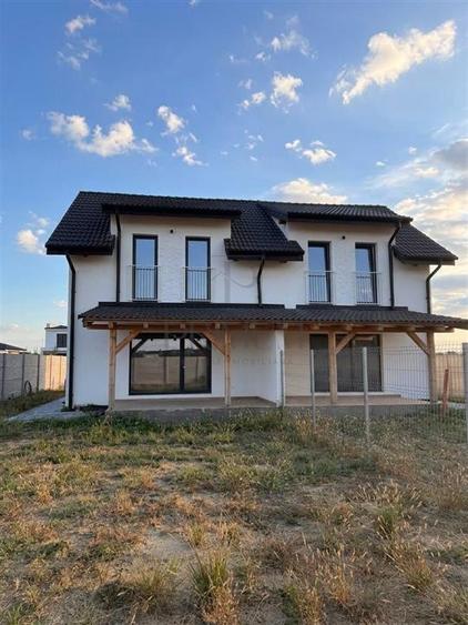 Duplex cu 4 camere cu Teren 300 Mp în Moșnița Veche