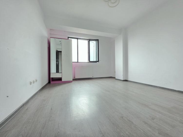 Apartament cu 3 camere decomandat în Theodor Pallady