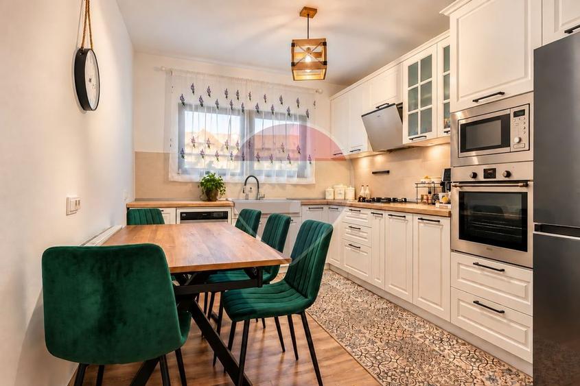 Casă individuală cu 5 camere cu Teren 501 Mp în Valea Adâncă