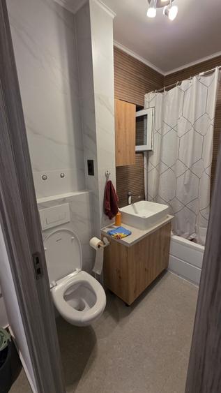 Apartament cu 3 camere decomandat în Doamna Ghica