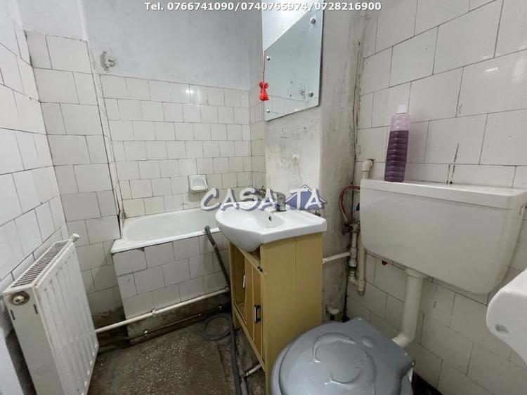 Garsonieră decomandată în Central