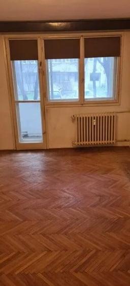 Apartament cu 3 camere semidecomandat, mobilat în Titan