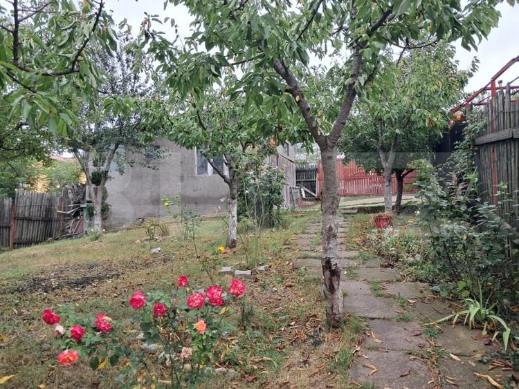 Casă individuală cu 4 camere cu Garaj în Câmpenești