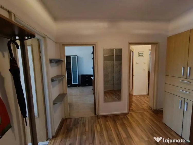 Apartament cu 3 camere decomandat în Săsar