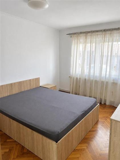 Apartament cu 3 camere decomandat, mobilat în Central