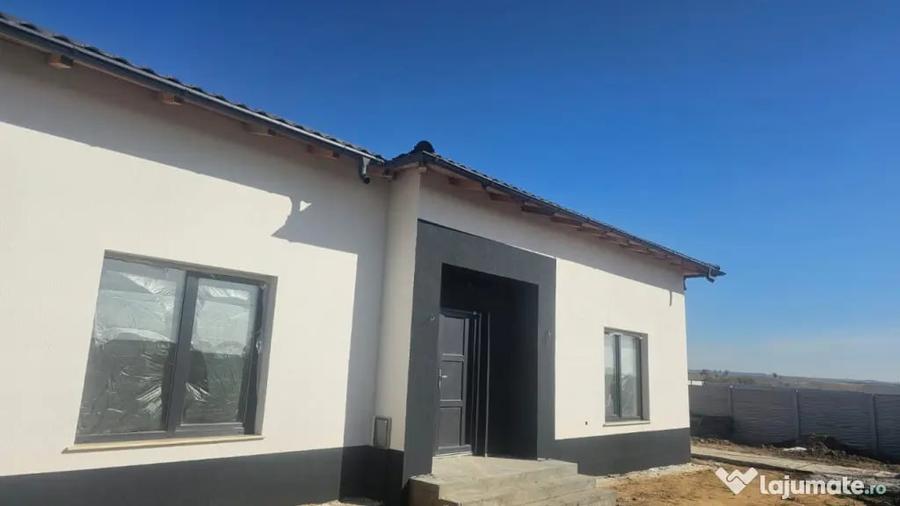 Casă cu 4 camere cu Teren 412 Mp în Malu Mare