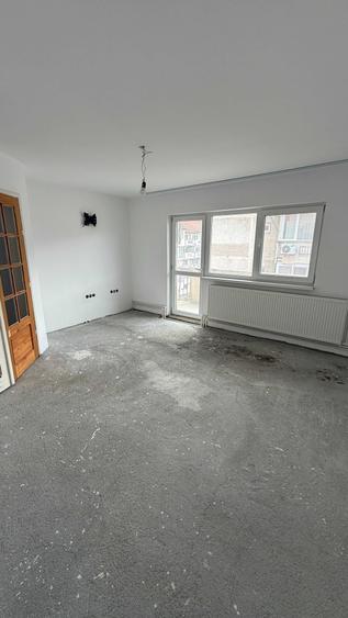 Apartament cu 2 camere decomandat în Slătinioara