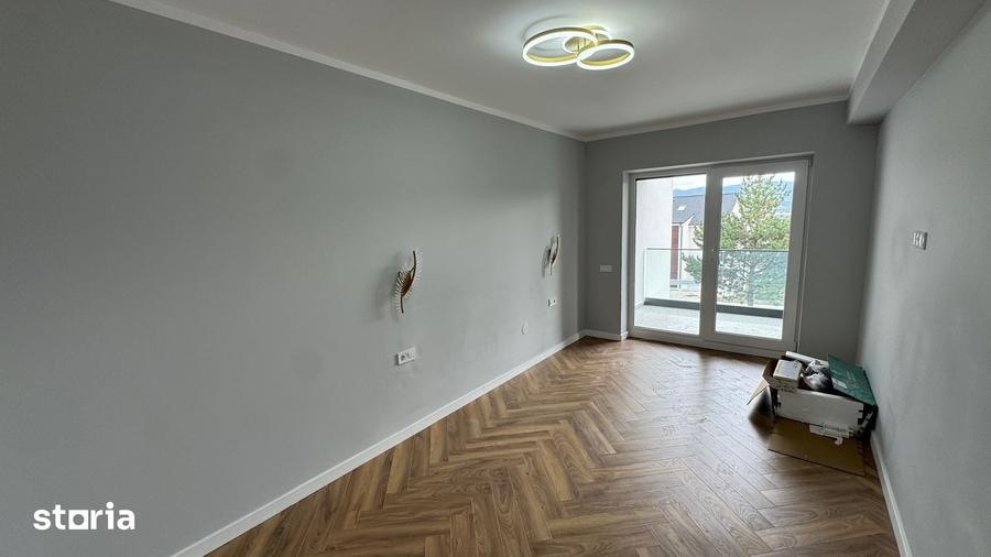Apartament cu 3 camere decomandat în Cristian