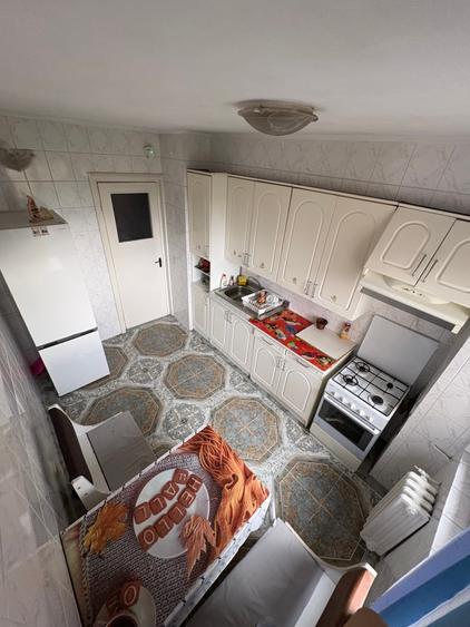 Apartament cu 3 camere decomandat în Rahova