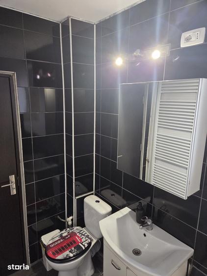 Apartament cu 3 camere decomandat în Rovine