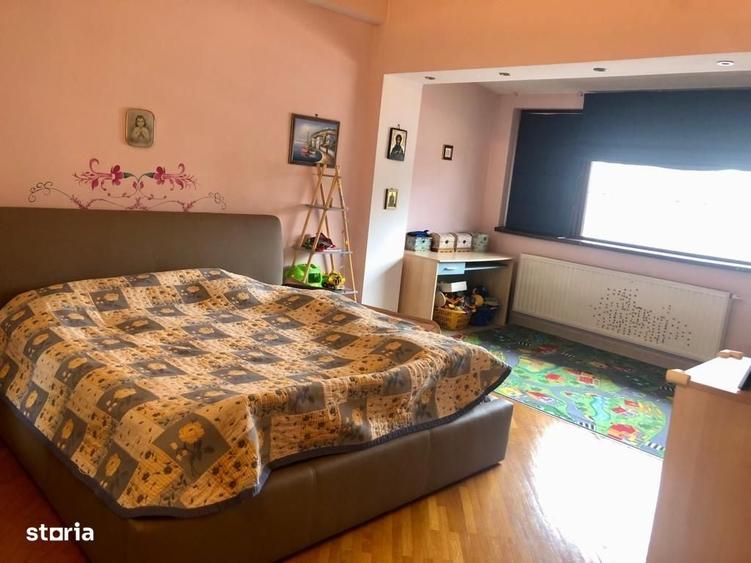 Casă cu 4 camere în Vatra Luminoasă