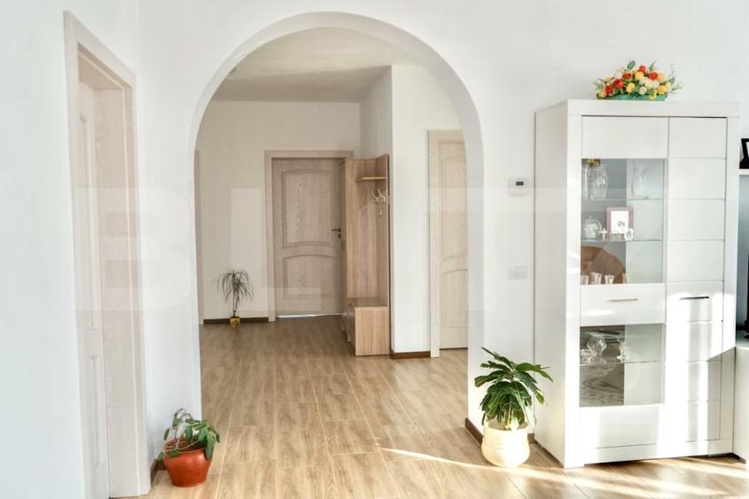 Casă individuală cu 6 camere cu Teren 1200 Mp în Cetate