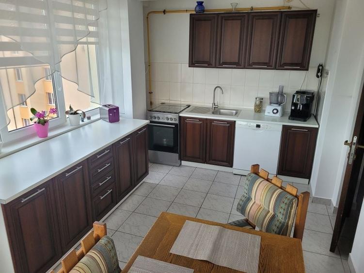 Vand sau schimb apartament 2 camere zona Metro cu casa in imprejurimile Sucevei - 1
