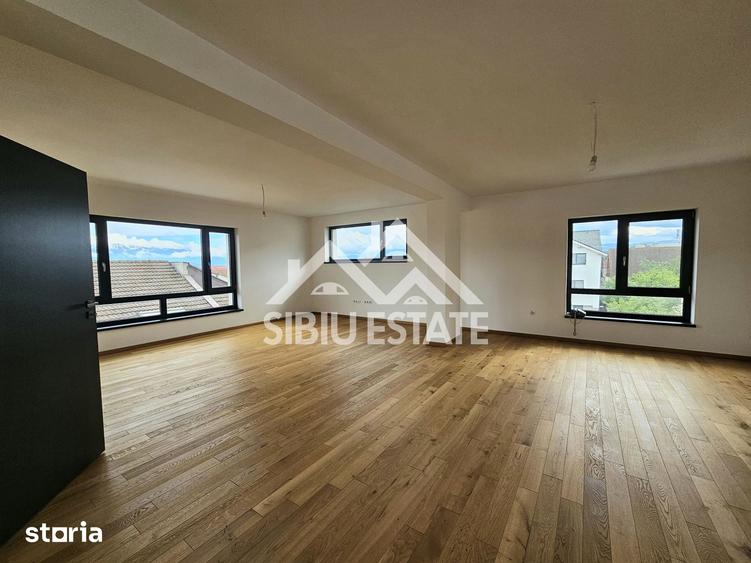 Casă cu 9 camere cu Teren 420 Mp în Șelimbăr