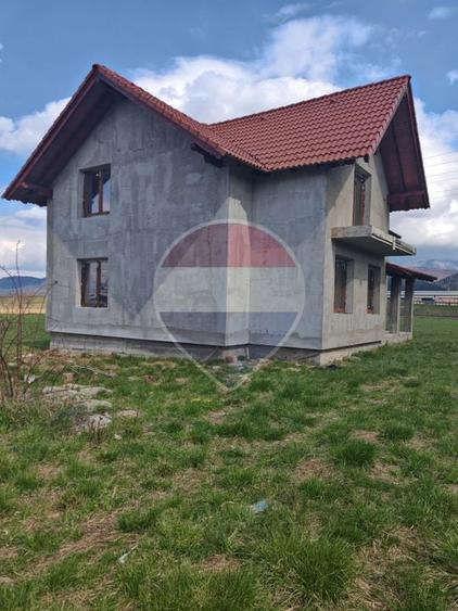 Casă individuală cu 5 camere cu Teren 570 Mp în Nord-Vest