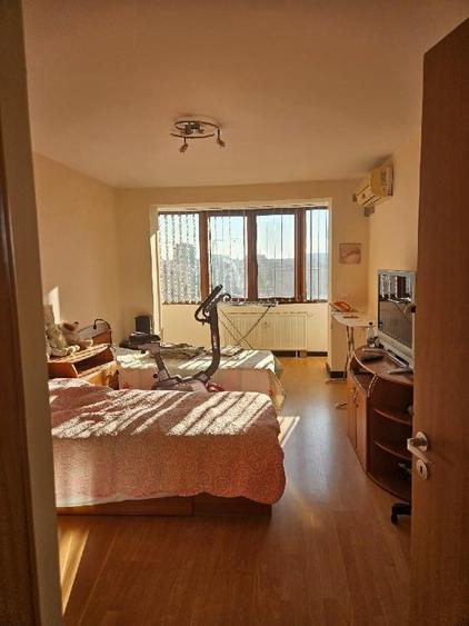 Apartament cu 3 camere decomandat, mobilat în Tineretului