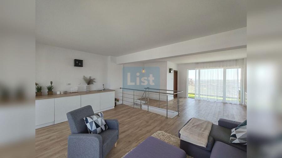 Apartament cu 5 camere semidecomandat, mobilat în Bună Ziua
