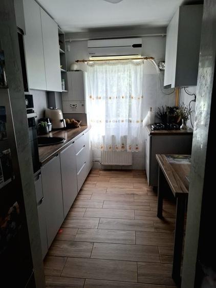 Apartament cu 3 camere decomandat în Lipovei
