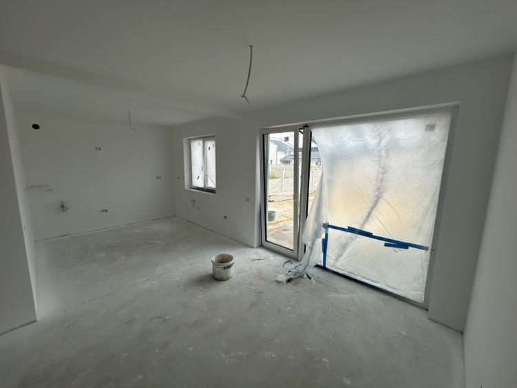 Duplex cu 3 camere cu Canalizare în Moșnița Nouă