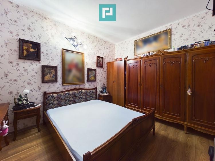 Casă individuală cu 8 camere cu Canalizare în Pârneava