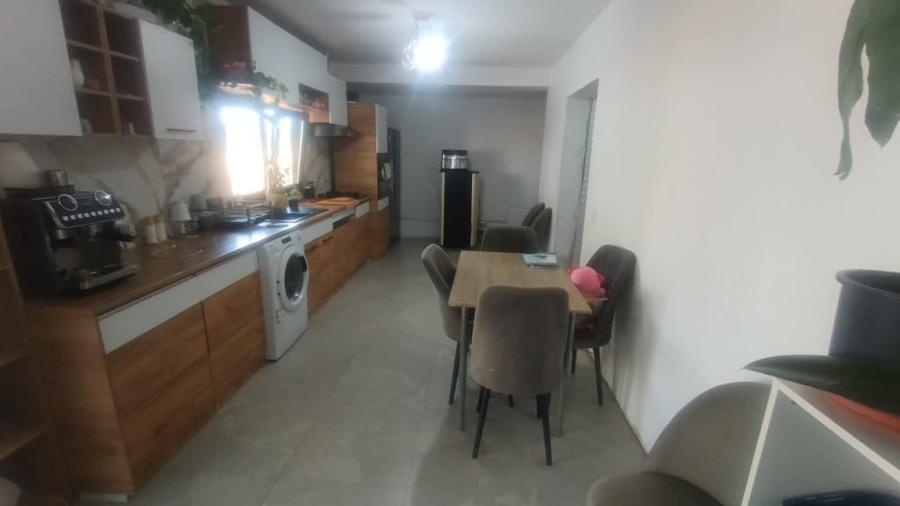 Casă cu 5 camere cu Teren 332 Mp în Central