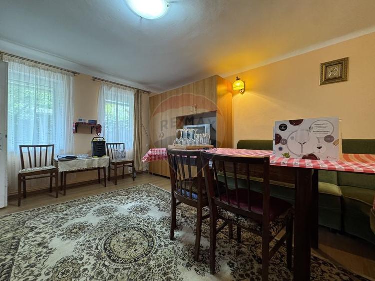 Casă cu 5 camere cu Teren 1026 Mp în Dârlos
