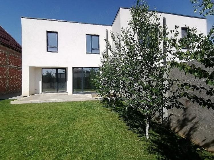 Casă cu 4 camere cu Teren 272 Mp în Moșnița Nouă