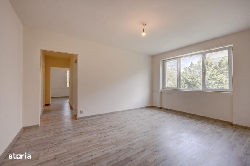 Apartament cu 3 camere semidecomandat în Titan