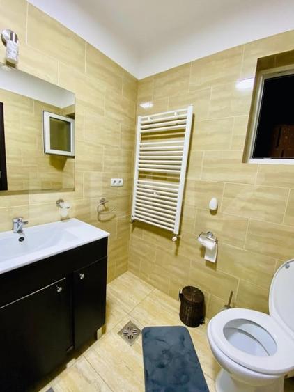 Apartament cu 2 camere semidecomandat, mobilat în Central