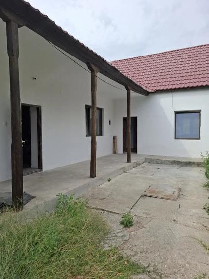 Casă cu 3 camere cu Canalizare în Sânandrei