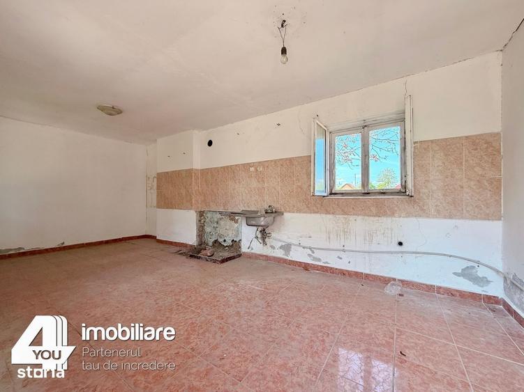 Casă cu 3 camere cu Teren 2114 Mp în Central
