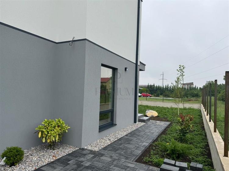 Duplex cu 5 camere cu Canalizare în Dumbrăvița