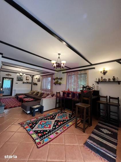 Casă cu 6 camere cu Teren 1593 Mp în Central