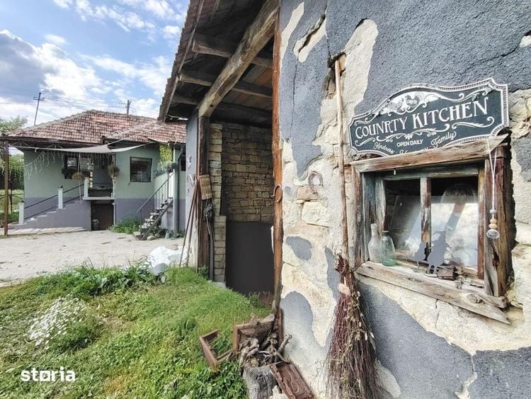 Casă cu 2 camere cu Teren 1458 Mp în Vultureni