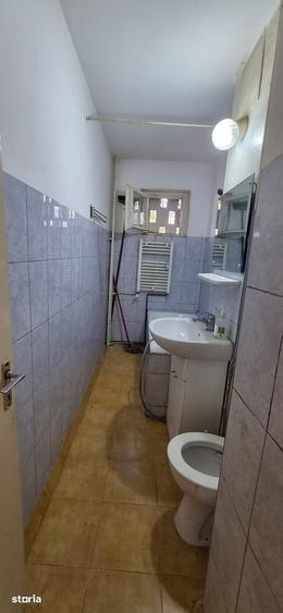 Apartament cu 3 camere semidecomandat în Circumvalațiunii