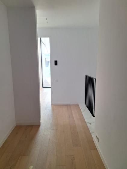 Penthouse cu 4 camere semidecomandat în Cotroceni
