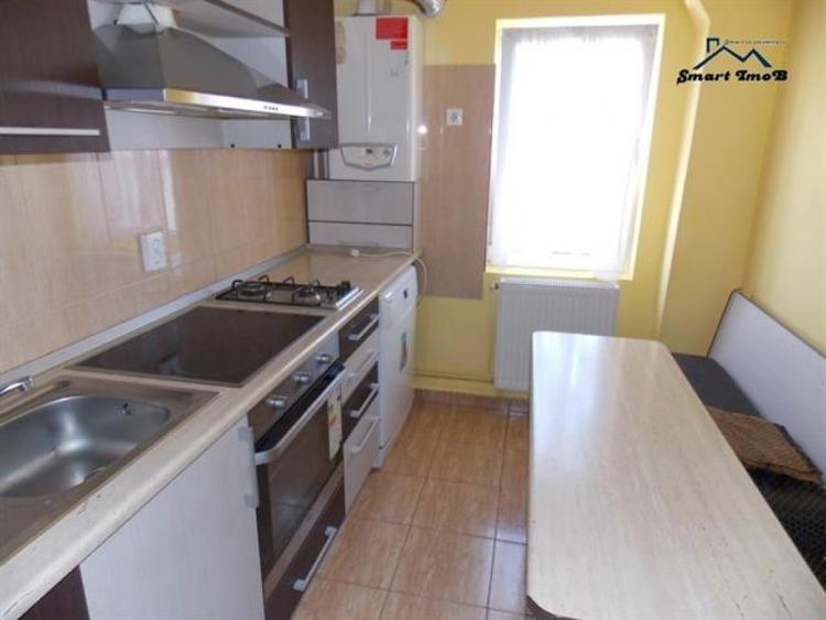 Apartament cu 5 camere semidecomandat în Vasile Aaron