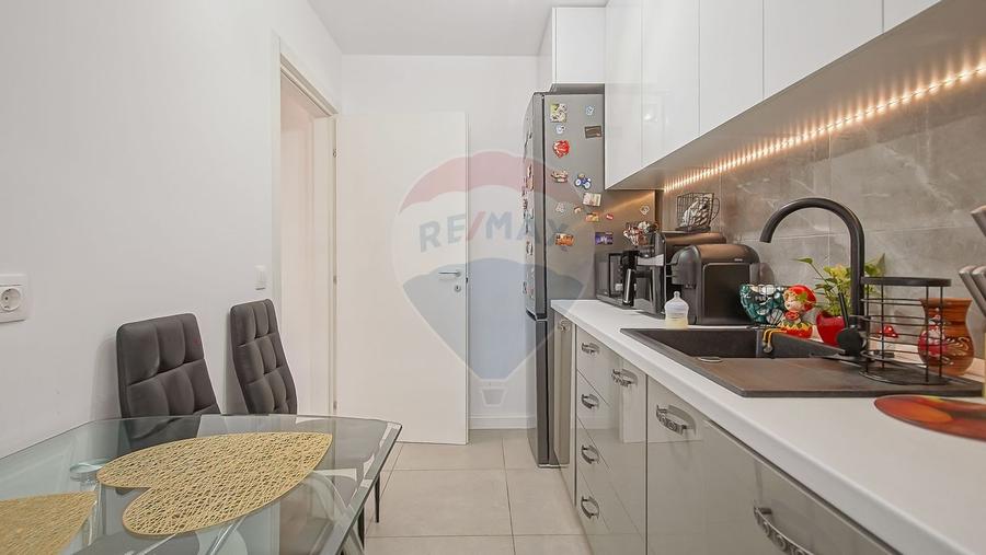 Apartament cu 3 camere decomandat, mobilat în Tractorul