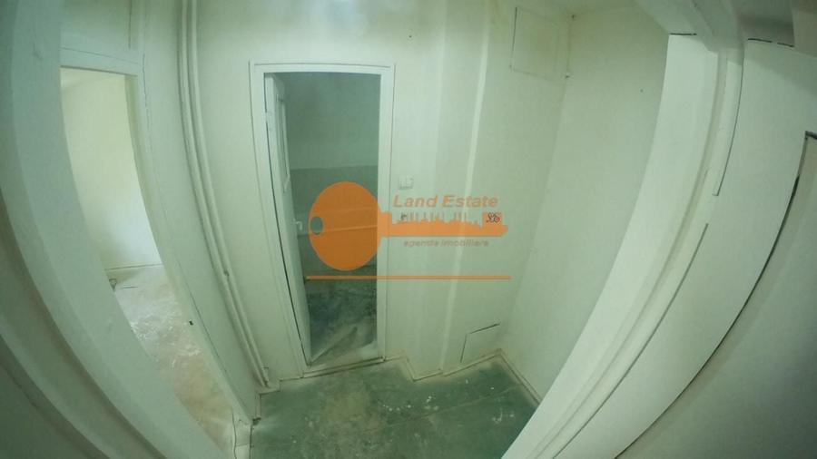 Apartament cu 3 camere semidecomandat în Rahova
